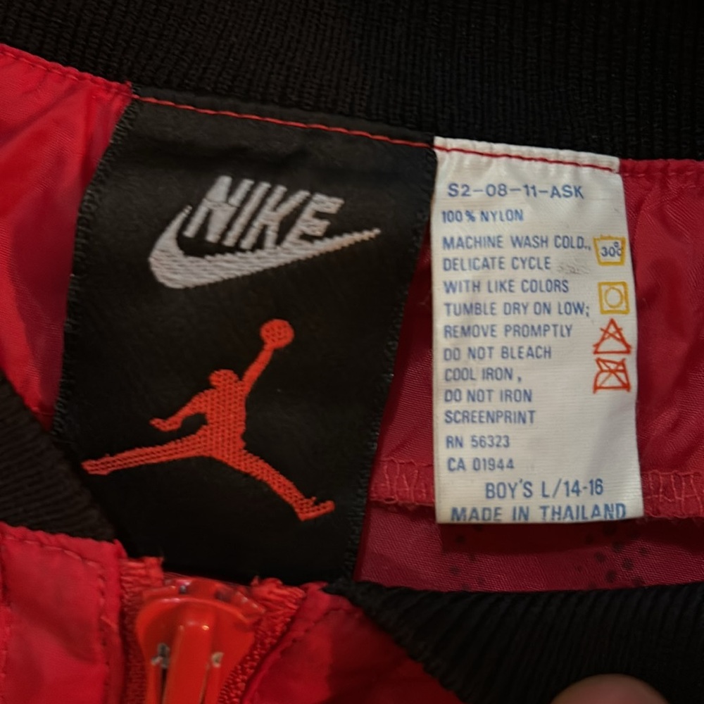 90s Jordan Jacket - Picture 7 of 10